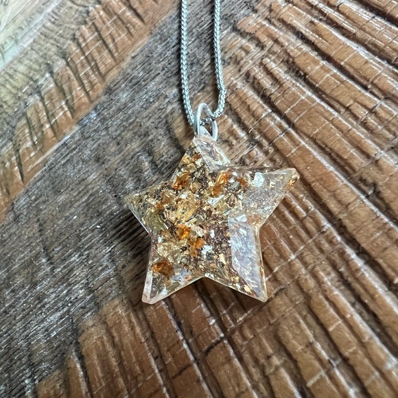 ArtTrifecta Handmade Gold Foil Star Resin Necklace - Picture 1 of 3